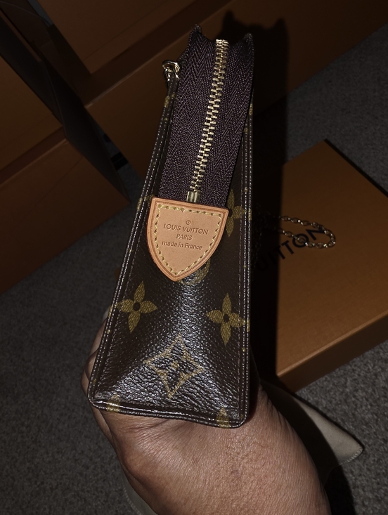 LOUIS VUITTON Monogram Poche Toilette 19 - Picture 3 of 6